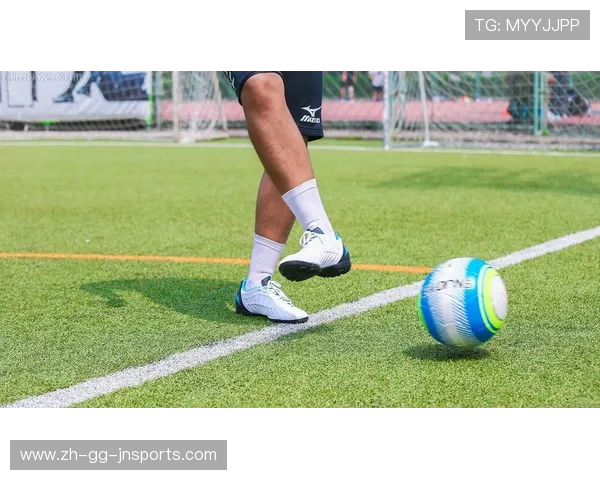 足球磁单极假设对足球智能装备设计的潜在影响探讨 足球磁单极假设对足球智能装备设计的潜在影响探讨